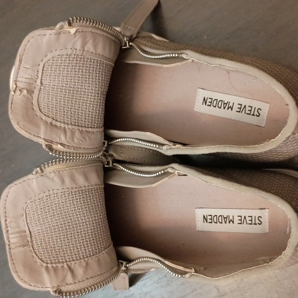 Steve Madden Caliber Suede Wedge Shoe - Picture 6 of 6